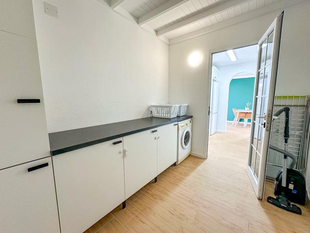 4 bedroom Villa for sale in Puerto del Carmen with garage - € 565,000 (Ref: 9502073)