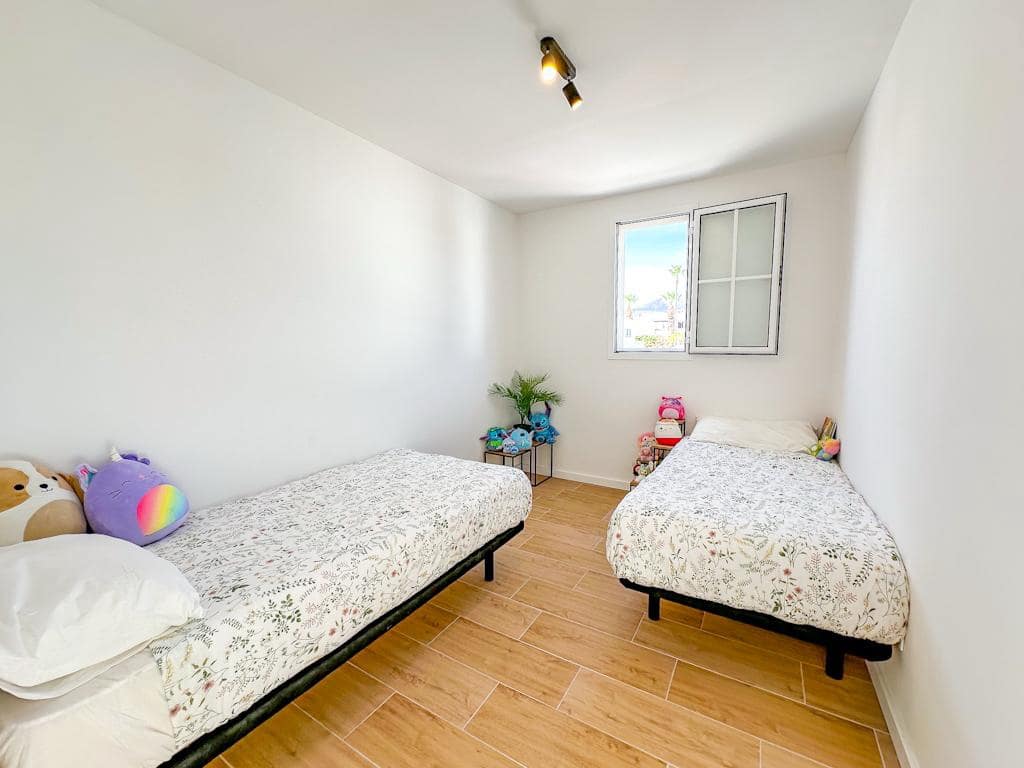 4 bedroom Villa for sale in Puerto del Carmen with garage - € 565,000 (Ref: 9502073)