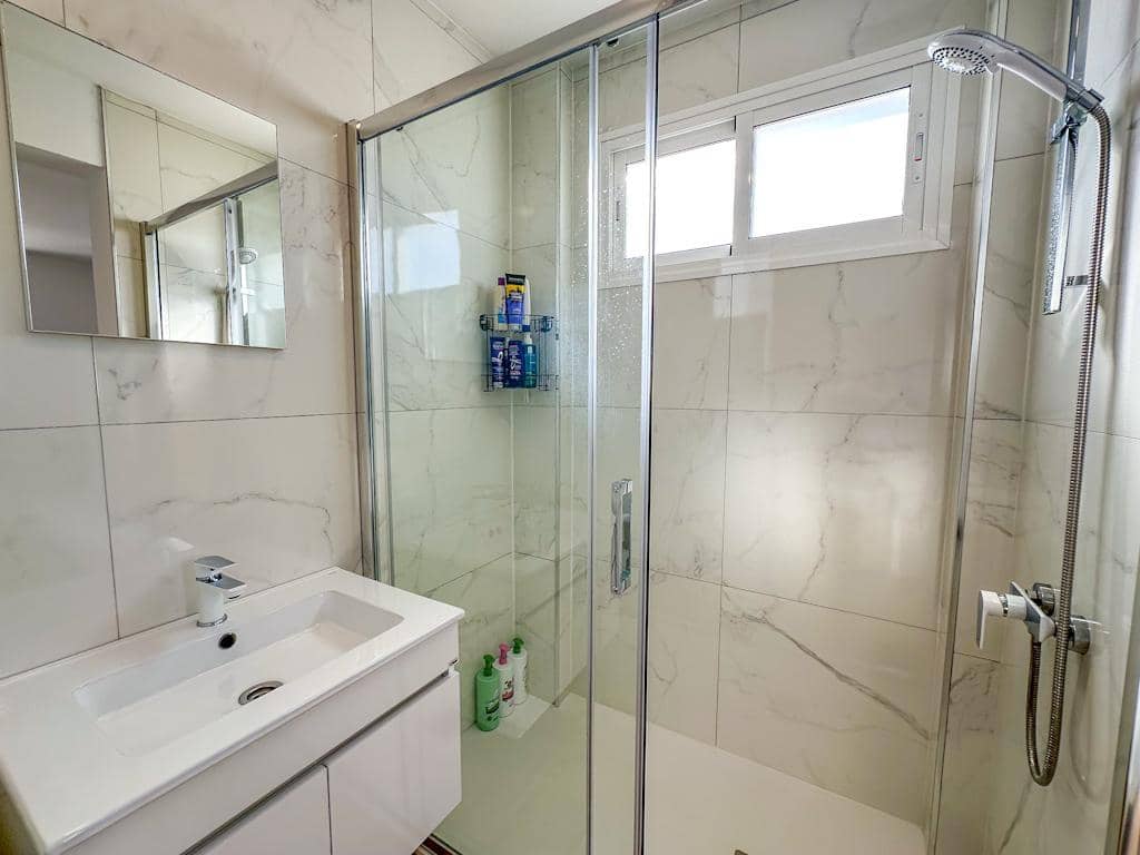 4 bedroom Villa for sale in Puerto del Carmen with garage - € 565,000 (Ref: 9502073)