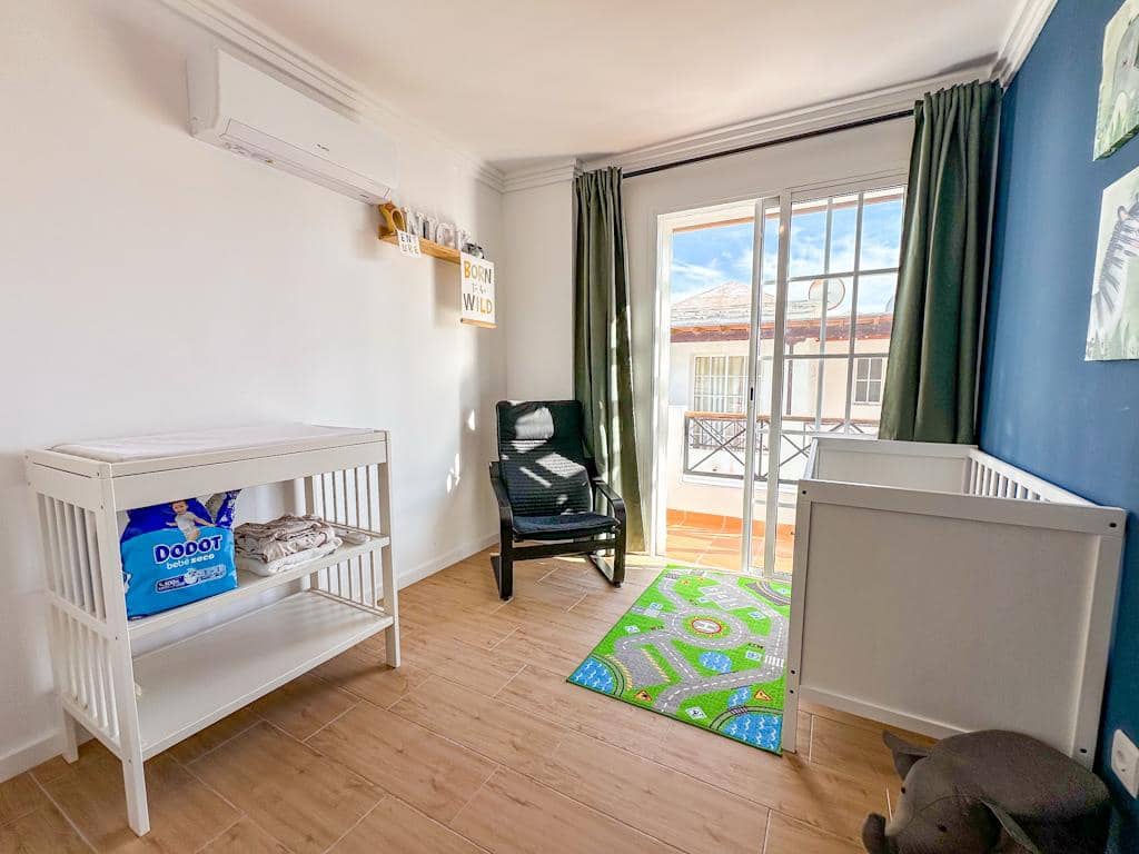 4 bedroom Villa for sale in Puerto del Carmen with garage - € 565,000 (Ref: 9502073)