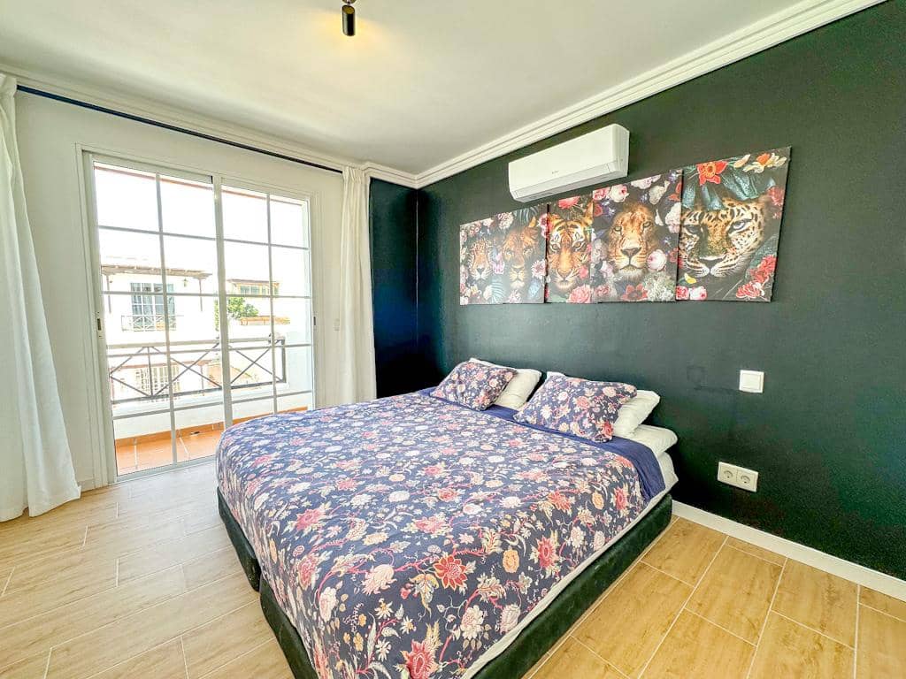 4 bedroom Villa for sale in Puerto del Carmen with garage - € 565,000 (Ref: 9502073)