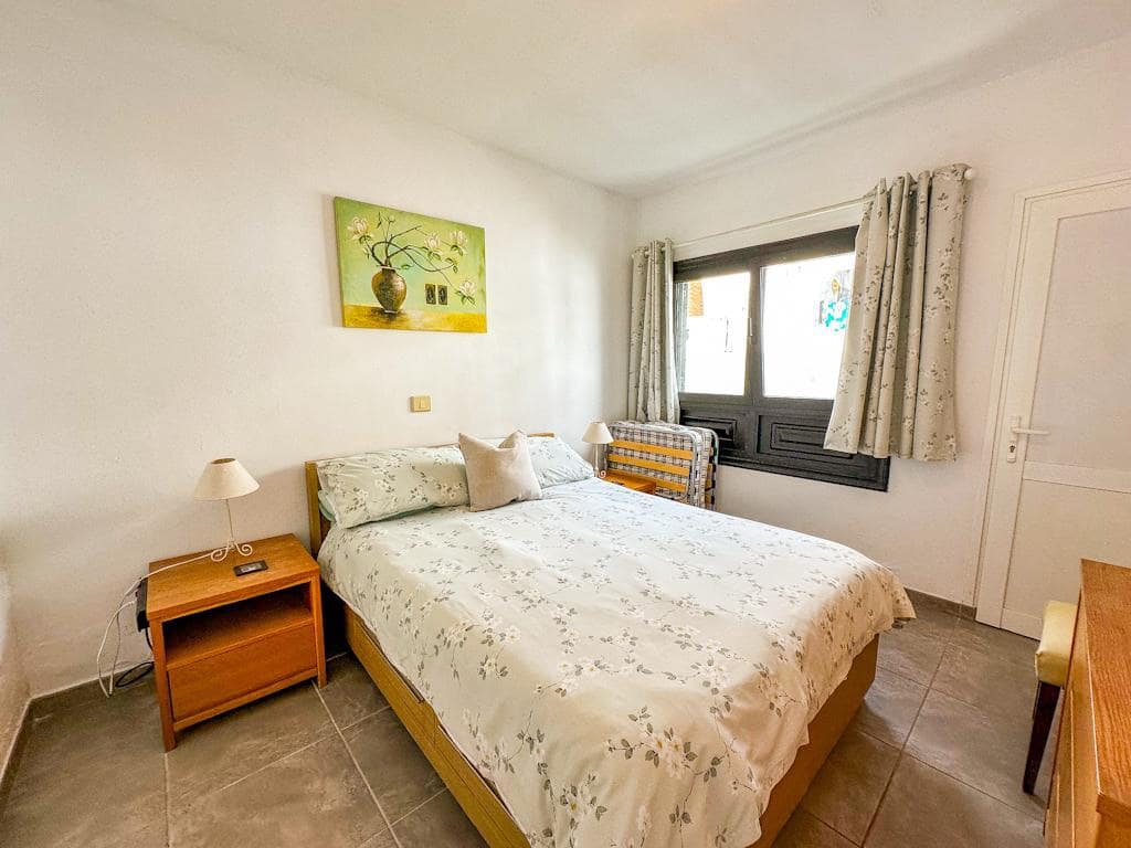 2 bedroom Villa for sale in Puerto del Carmen with pool - € 320,000 (Ref: 9524092)