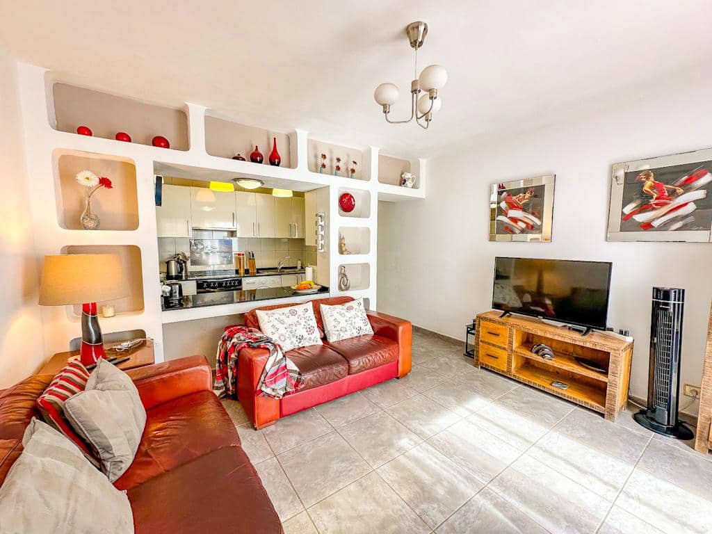 2 bedroom Villa for sale in Puerto del Carmen with pool - € 320,000 (Ref: 9524092)