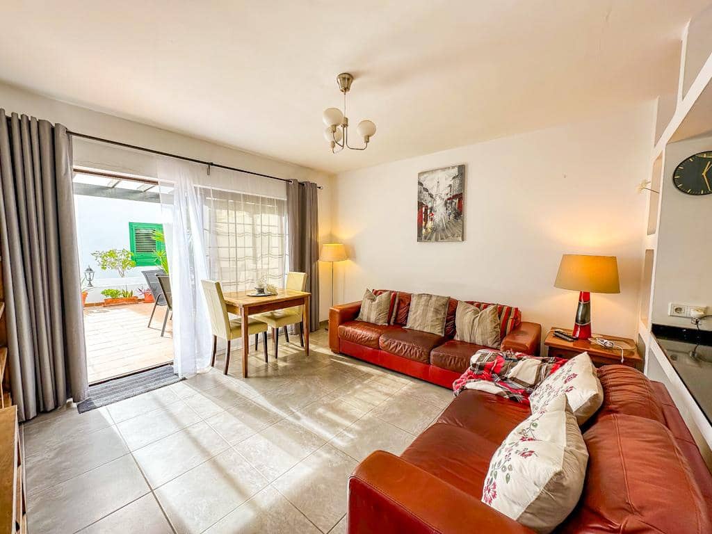 2 bedroom Villa for sale in Puerto del Carmen with pool - € 320,000 (Ref: 9524092)