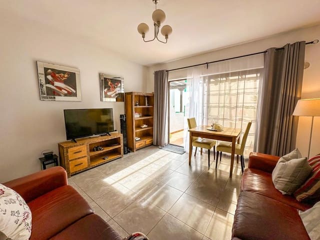 2 soveværelse Villa til salg i Puerto del Carmen, Tías med swimmingpool - € 320.000 (Ref: 9524092)