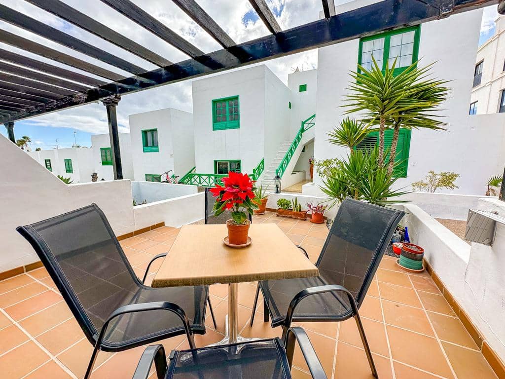 2 bedroom Villa for sale in Puerto del Carmen with pool - € 320,000 (Ref: 9524092)