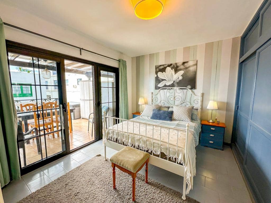 2 bedroom Villa for sale in Puerto del Carmen with pool - € 320,000 (Ref: 9524092)