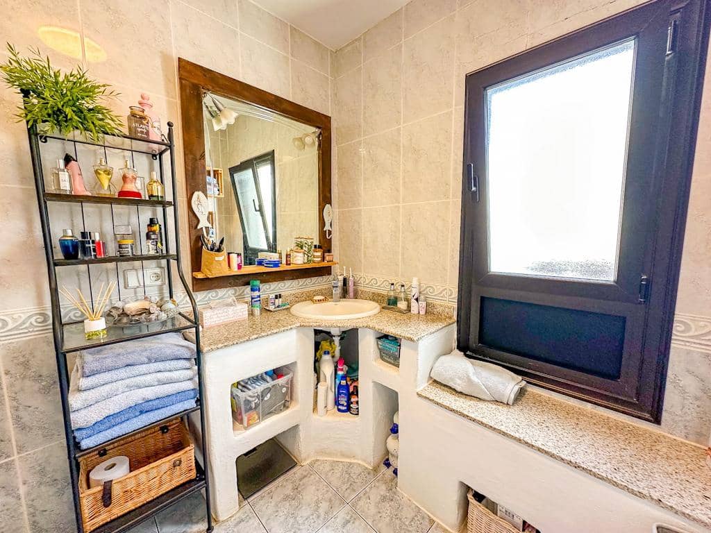 2 bedroom Villa for sale in Puerto del Carmen with pool - € 320,000 (Ref: 9524092)