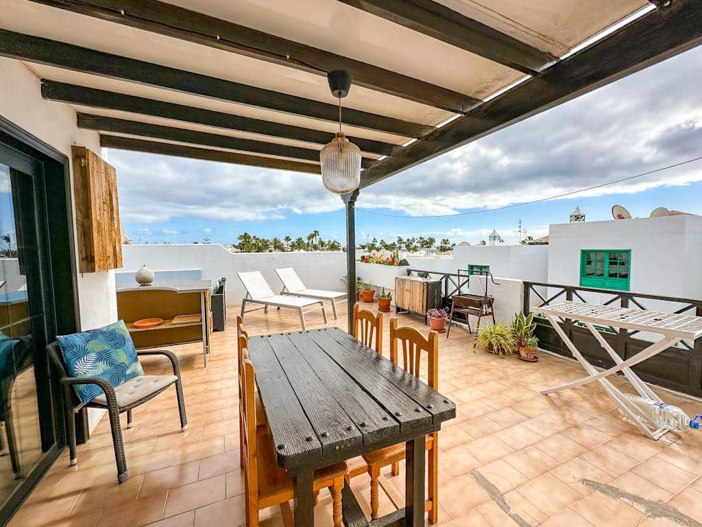 2 bedroom Villa for sale in Puerto del Carmen with pool - € 320,000 (Ref: 9524092)