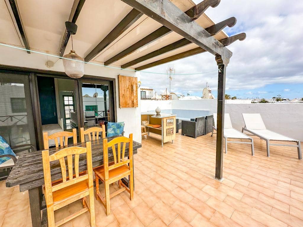 2 bedroom Villa for sale in Puerto del Carmen with pool - € 320,000 (Ref: 9524092)