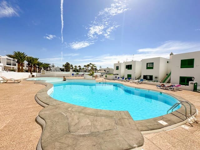 2 soveværelse Villa til salg i Puerto del Carmen, Tías med swimmingpool - € 320.000 (Ref: 9524092)