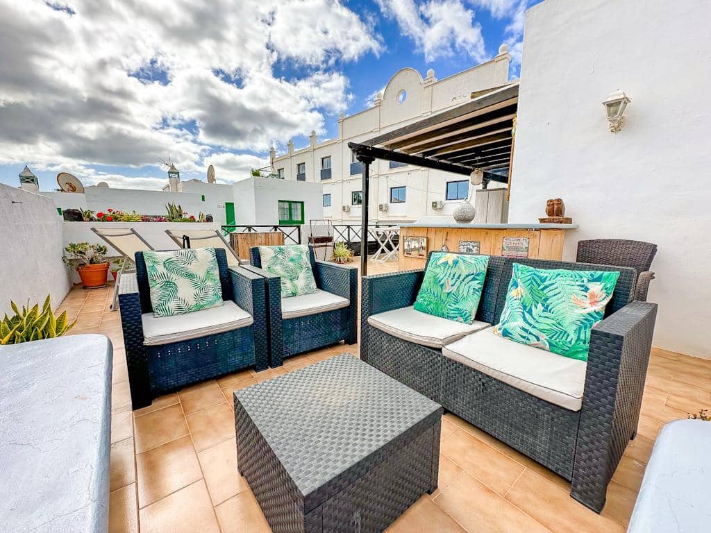 2 bedroom Villa for sale in Puerto del Carmen with pool - € 320,000 (Ref: 9524092)