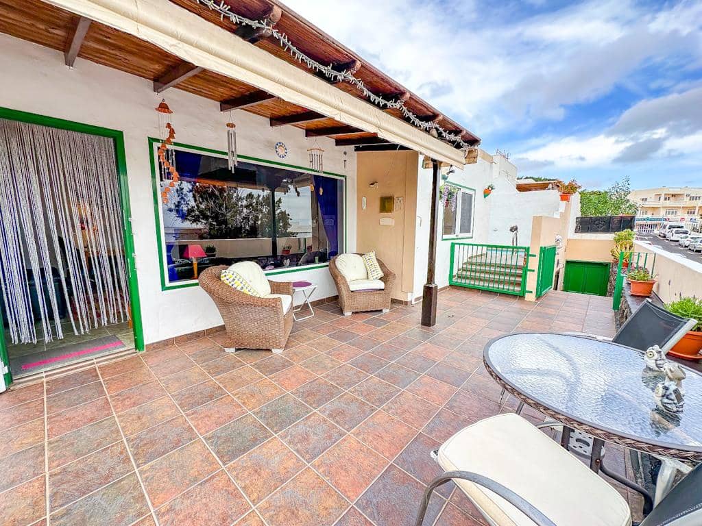 3 soveværelse Villa til salg i Puerto del Carmen med swimmingpool - € 450.000 (Ref: 9533454)