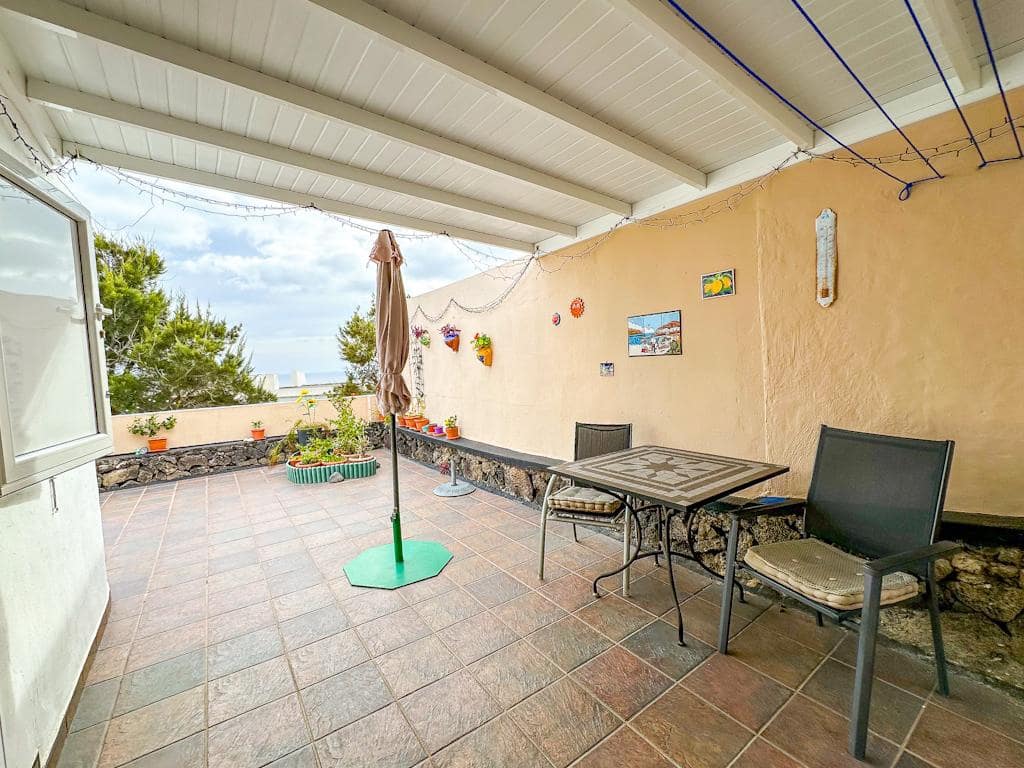 3 soveværelse Villa til salg i Puerto del Carmen med swimmingpool - € 450.000 (Ref: 9533454)