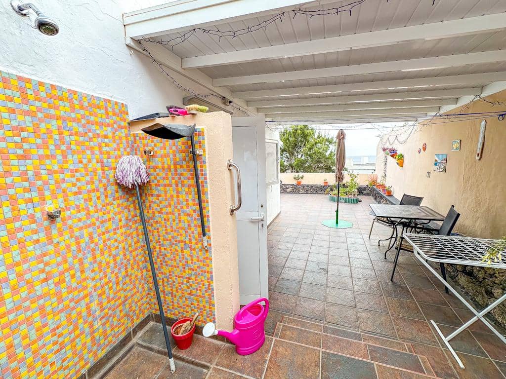 3 soveværelse Villa til salg i Puerto del Carmen med swimmingpool - € 450.000 (Ref: 9533454)