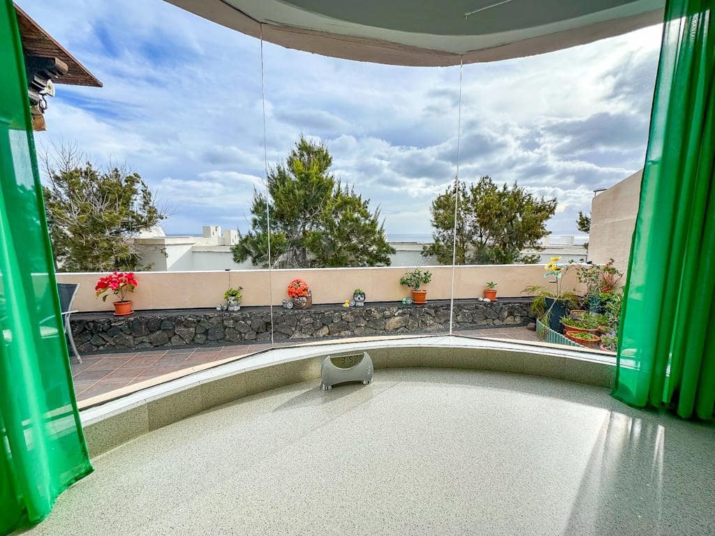 3 soveværelse Villa til salg i Puerto del Carmen med swimmingpool - € 450.000 (Ref: 9533454)