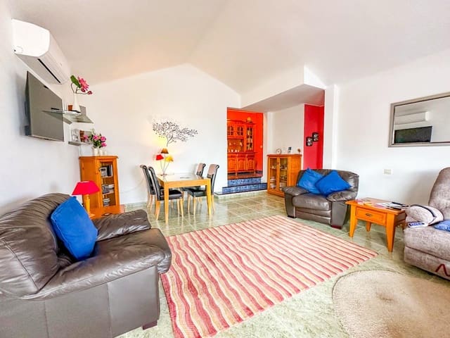 3 soveværelse Villa til salg i Puerto del Carmen, Tías med swimmingpool - € 450.000 (Ref: 9533454)