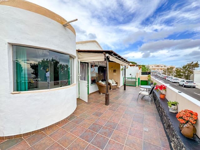 3 soveværelse Villa til salg i Puerto del Carmen, Tías med swimmingpool - € 450.000 (Ref: 9533454)