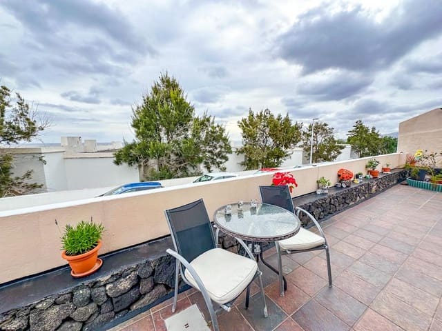 3 soveværelse Villa til salg i Puerto del Carmen, Tías med swimmingpool - € 450.000 (Ref: 9533454)