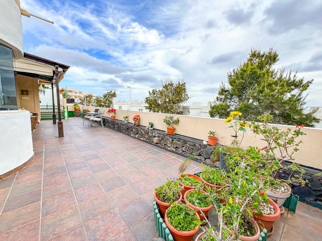 3 soveværelse Villa til salg i Puerto del Carmen, Tías med swimmingpool - € 450.000 (Ref: 9533454)