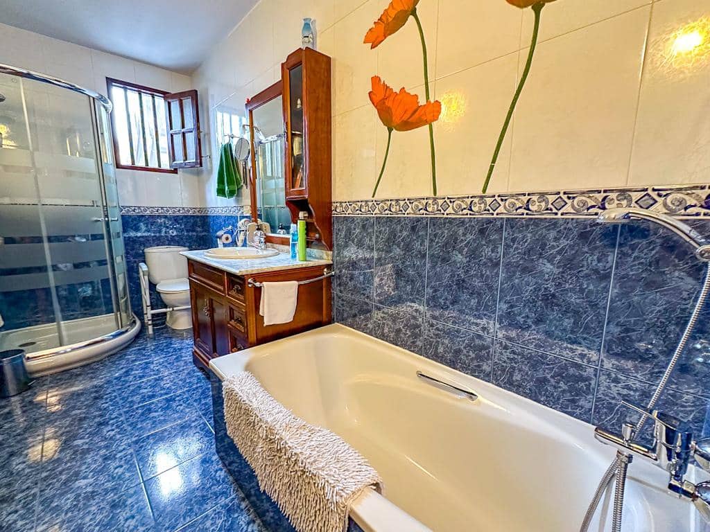 3 soveværelse Villa til salg i Puerto del Carmen med swimmingpool - € 450.000 (Ref: 9533454)