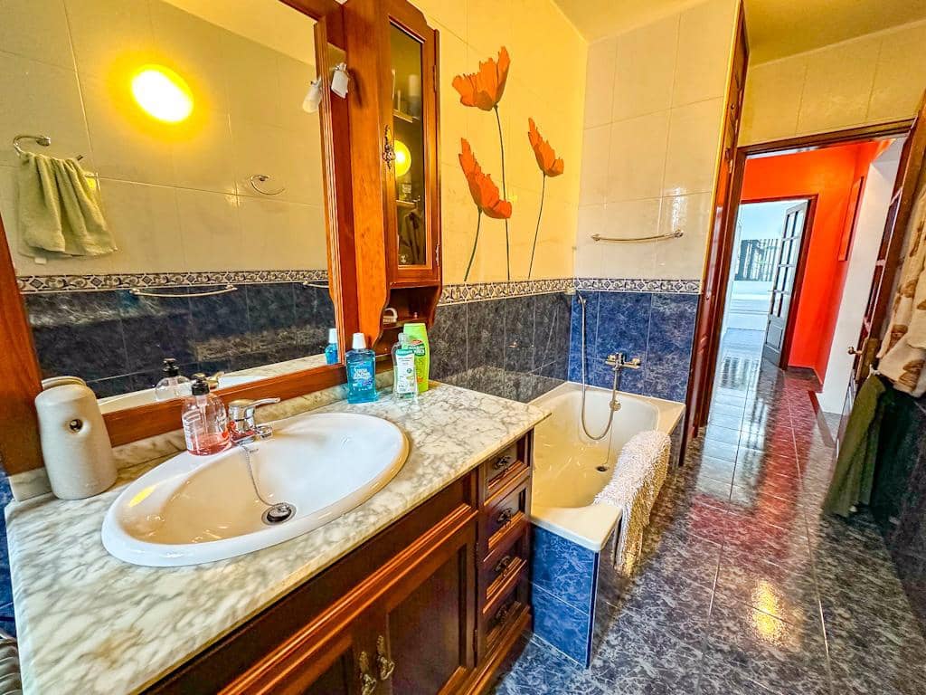 3 soveværelse Villa til salg i Puerto del Carmen med swimmingpool - € 450.000 (Ref: 9533454)