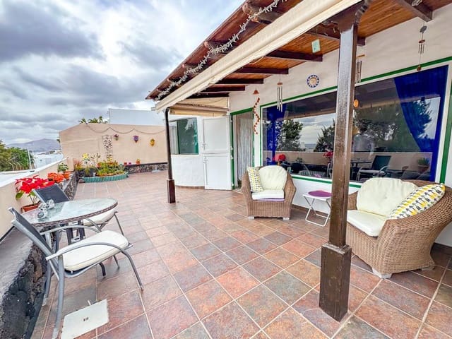 3 soveværelse Villa til salg i Puerto del Carmen, Tías med swimmingpool - € 450.000 (Ref: 9533454)