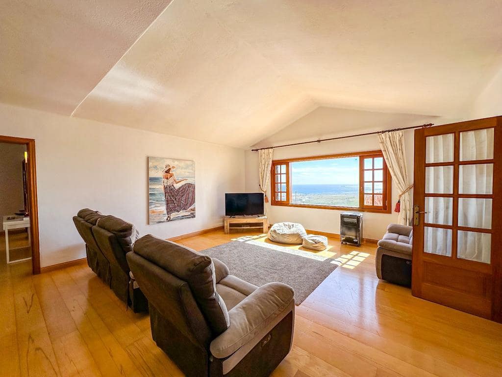 6 bedroom Villa for sale in Guime with pool - € 790,000 (Ref: 9586036)