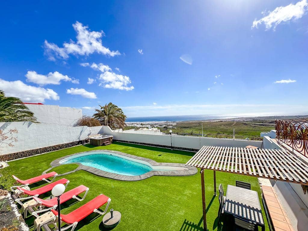 6 bedroom Villa for sale in Guime with pool - € 790,000 (Ref: 9586036)