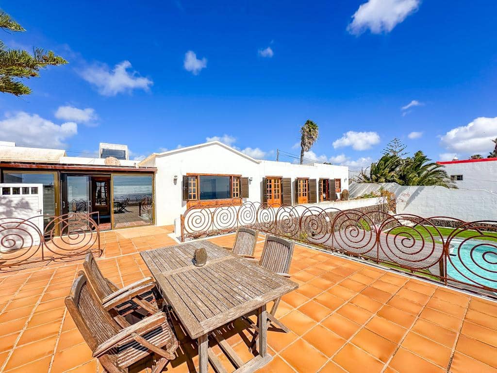 6 bedroom Villa for sale in Guime with pool - € 790,000 (Ref: 9586036)