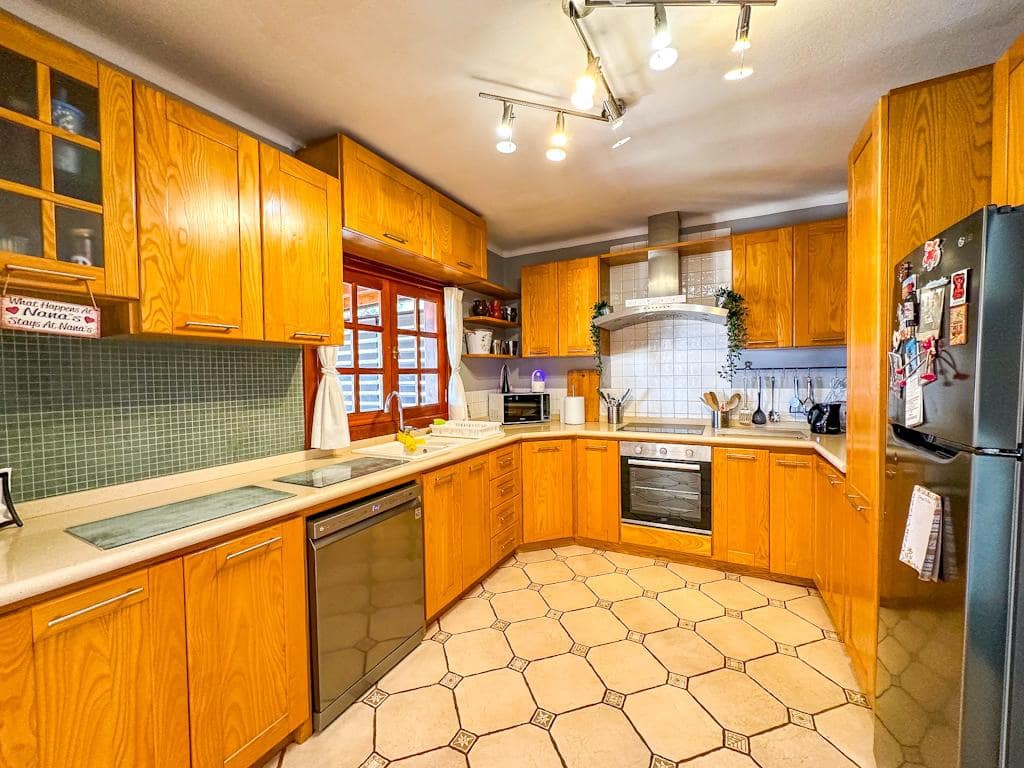 6 bedroom Villa for sale in Guime with pool - € 790,000 (Ref: 9586036)