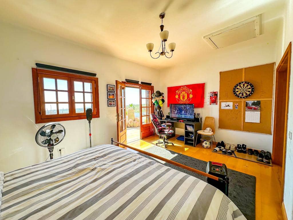 6 bedroom Villa for sale in Guime with pool - € 790,000 (Ref: 9586036)