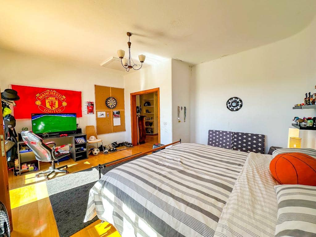 6 bedroom Villa for sale in Guime with pool - € 790,000 (Ref: 9586036)