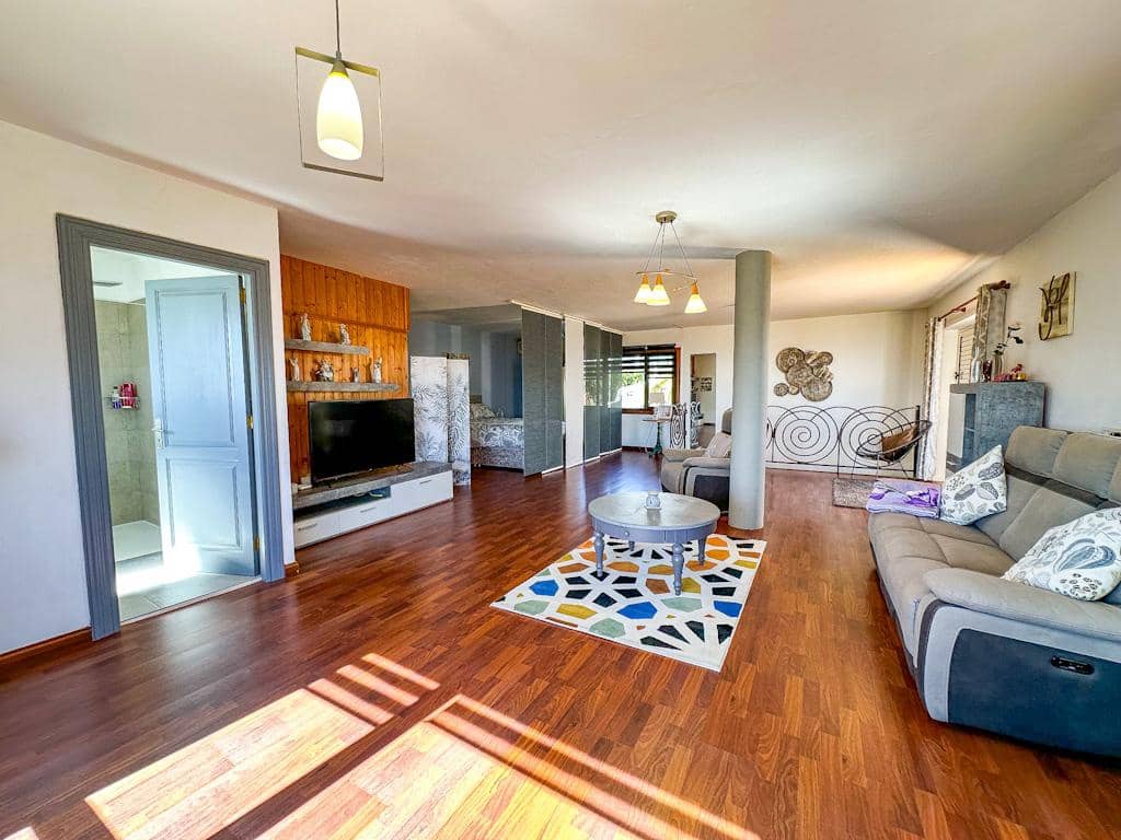 6 bedroom Villa for sale in Guime with pool - € 790,000 (Ref: 9586036)