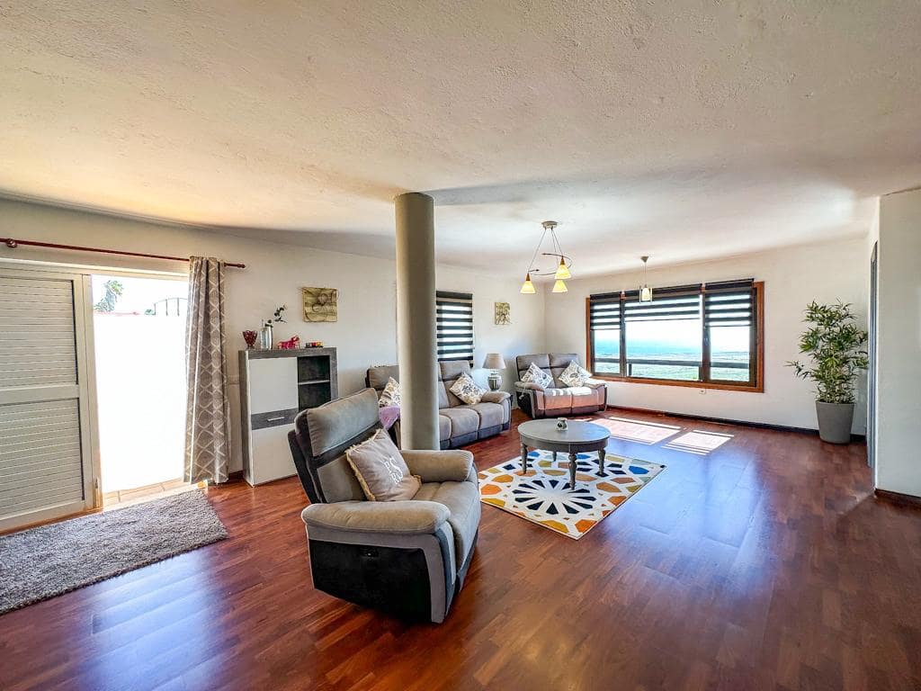 6 bedroom Villa for sale in Guime with pool - € 790,000 (Ref: 9586036)