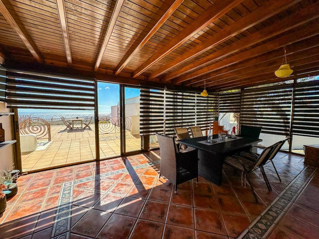 6 bedroom Villa for sale in Guime with pool - € 790,000 (Ref: 9586036)