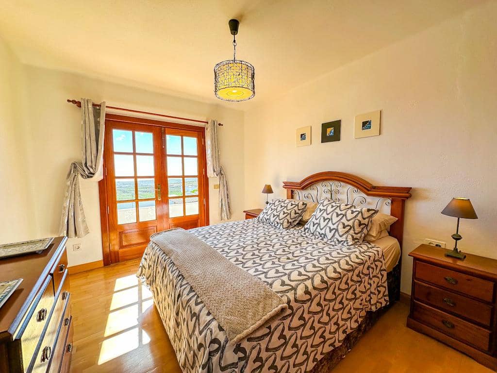 6 bedroom Villa for sale in Guime with pool - € 790,000 (Ref: 9586036)