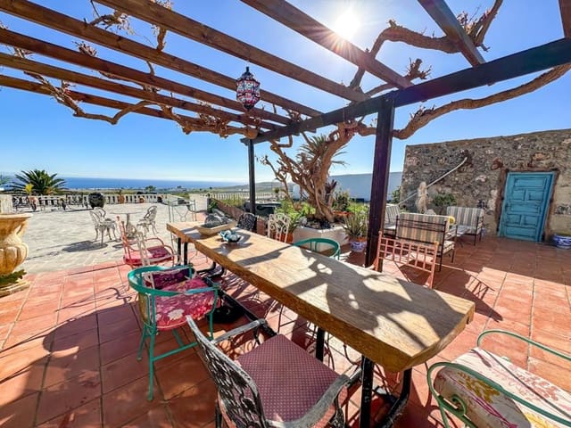 5 soverom Villa til salgs i Tías med garasje - € 990 000 (Ref: 9615332)