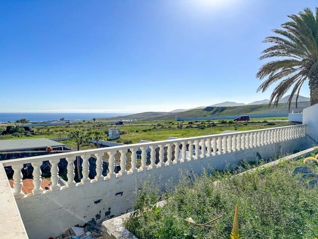 5 soverom Villa til salgs i Tías med garasje - € 990 000 (Ref: 9615332)