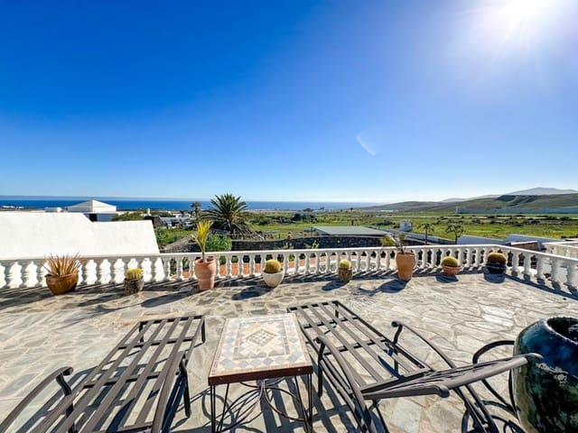 5 soverom Villa til salgs i Tías med garasje - € 990 000 (Ref: 9615332)