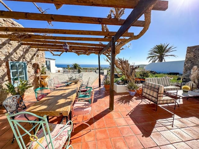 5 soverom Villa til salgs i Tías med garasje - € 990 000 (Ref: 9615332)