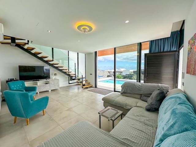 4 Zimmer Villa zu verkaufen in Tías mit Pool Garage - 725.000 € (Ref: 9658522)