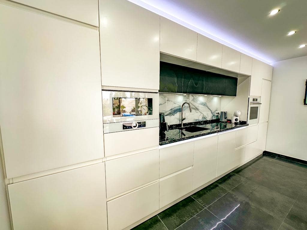 3 bedroom Villa for sale in Puerto del Carmen with pool garage - € 895,000 (Ref: 9731779)