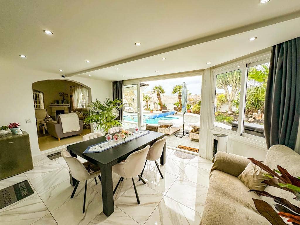 3 bedroom Villa for sale in Puerto del Carmen with pool garage - € 895,000 (Ref: 9731779)