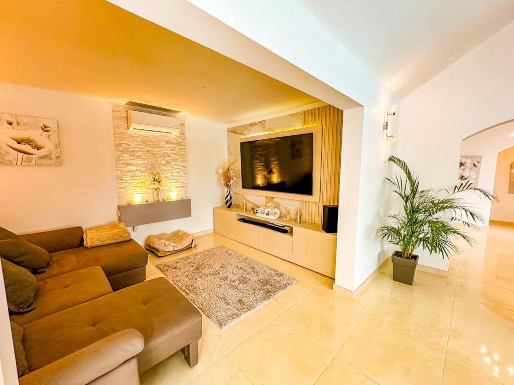 3 bedroom Villa for sale in Puerto del Carmen with pool garage - € 895,000 (Ref: 9731779)