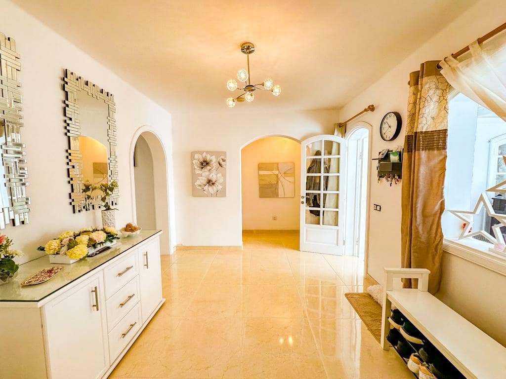 3 bedroom Villa for sale in Puerto del Carmen with pool garage - € 895,000 (Ref: 9731779)