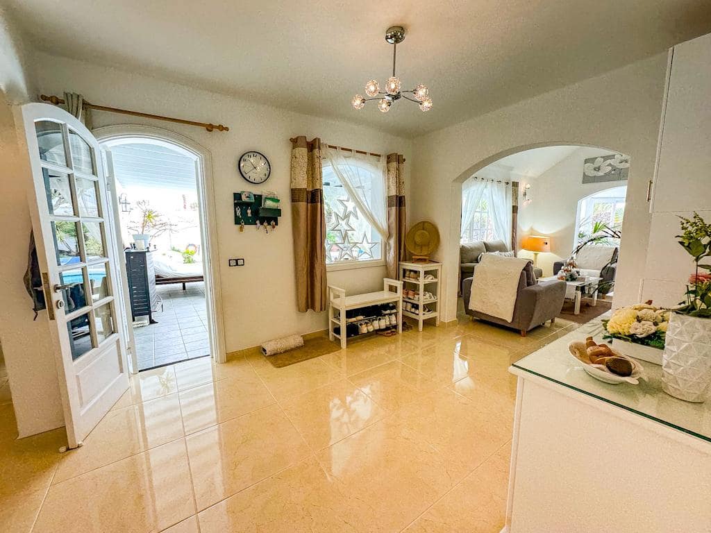 3 bedroom Villa for sale in Puerto del Carmen with pool garage - € 895,000 (Ref: 9731779)