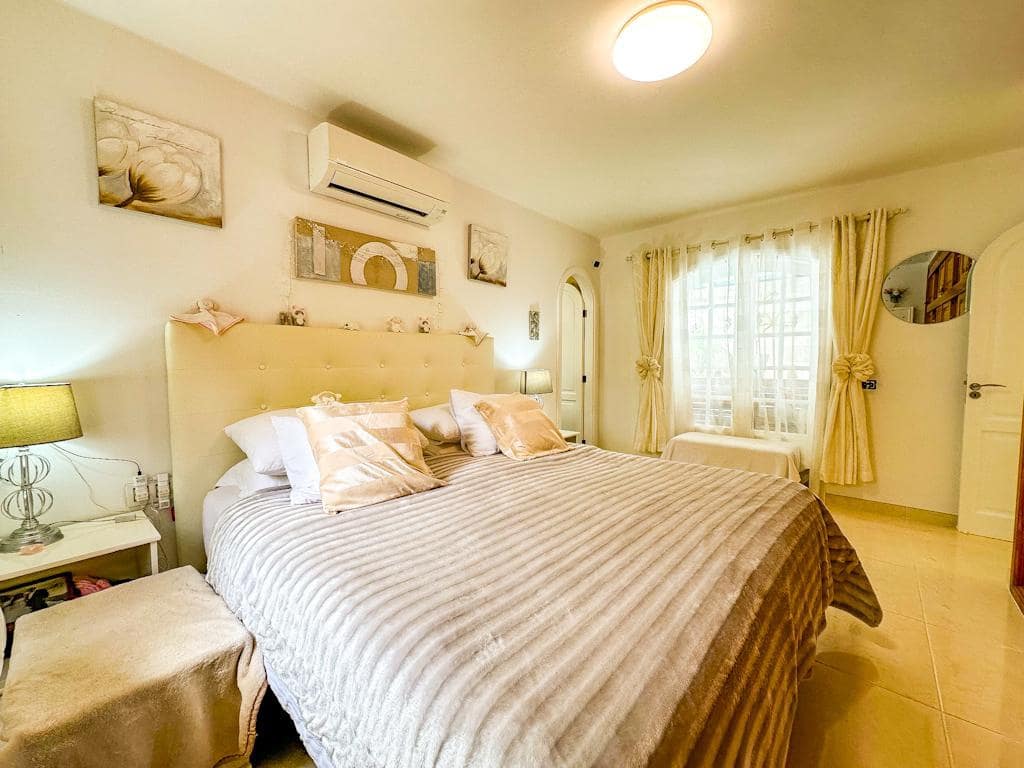 3 bedroom Villa for sale in Puerto del Carmen with pool garage - € 895,000 (Ref: 9731779)