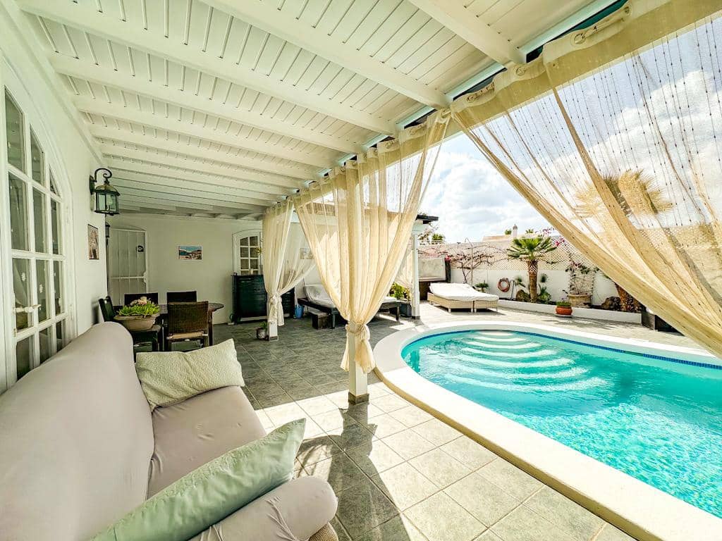 3 bedroom Villa for sale in Puerto del Carmen with pool garage - € 895,000 (Ref: 9731779)