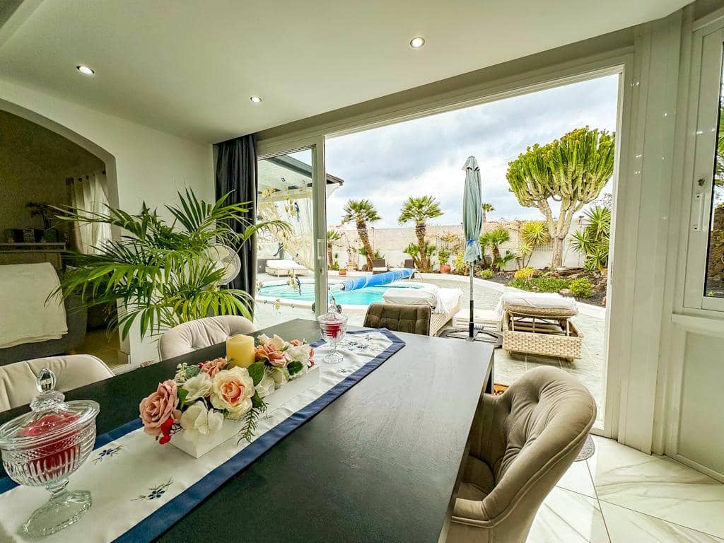 3 bedroom Villa for sale in Puerto del Carmen with pool garage - € 895,000 (Ref: 9731779)